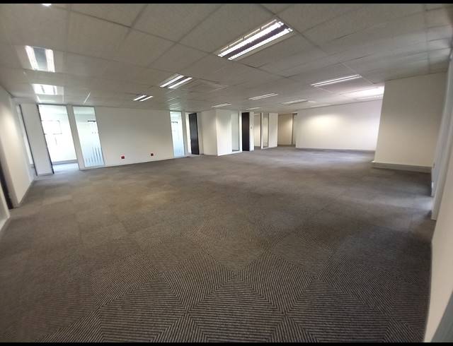 631M² OFFICE TO LET IN BRYANSTON